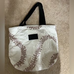 Aloha Collection Lei Print Day Tripper Tote Bag